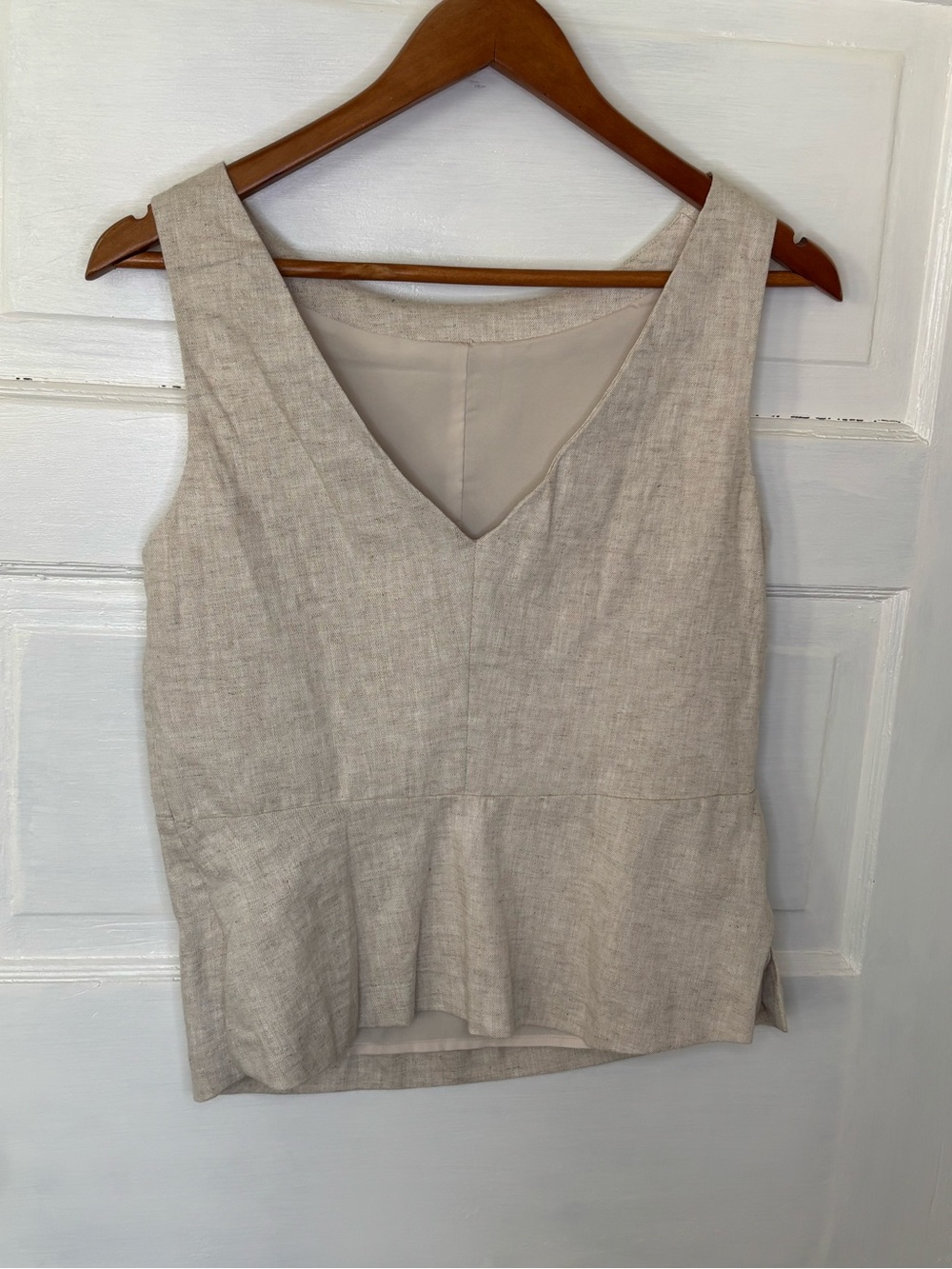NWOT Banana Republic Natural Beige V-Neck Linen-Blend Peplum Sleeveless Blouse